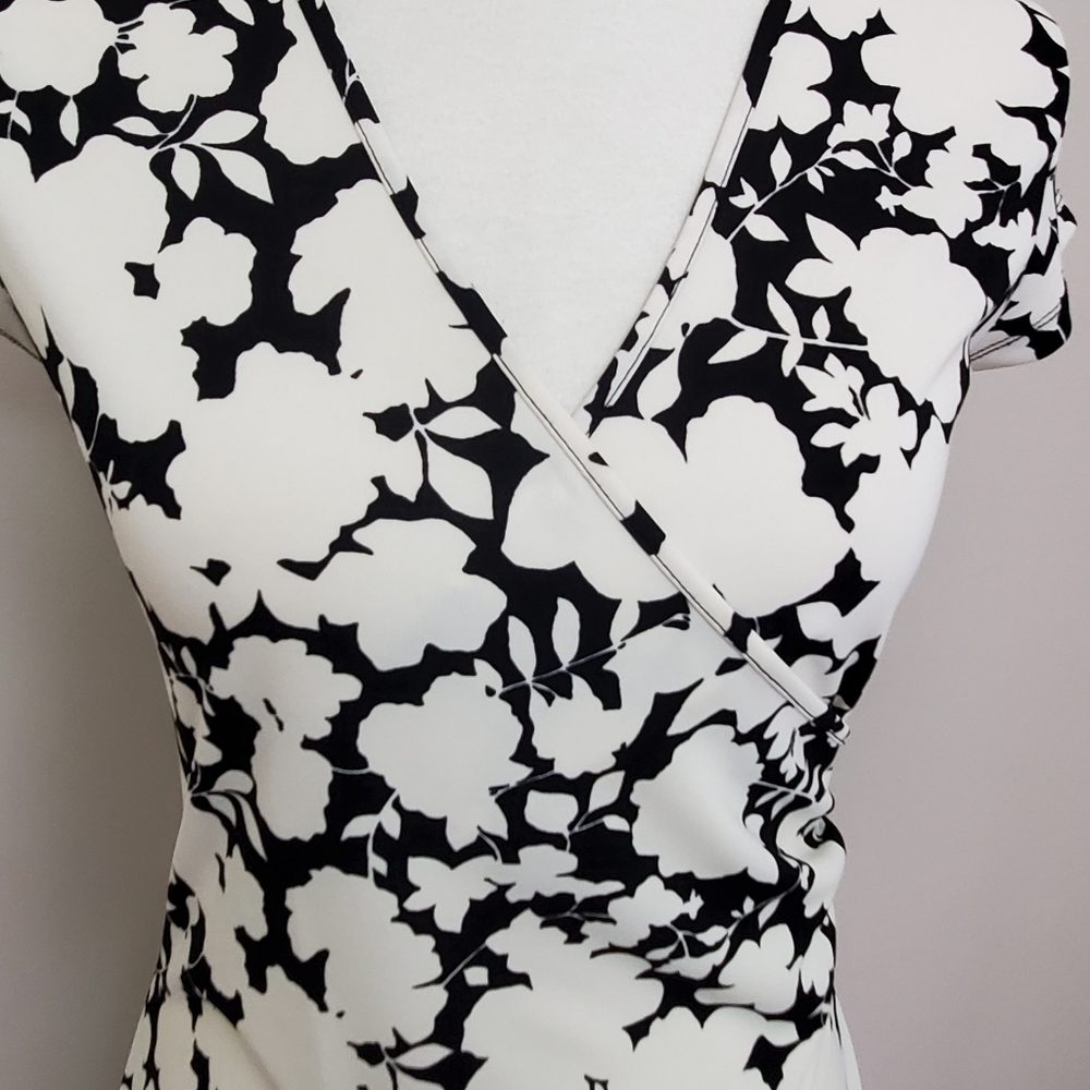๐ฅ3/$25๐ฅ Rena Rowan Floral Dress - Picture 3 of 9